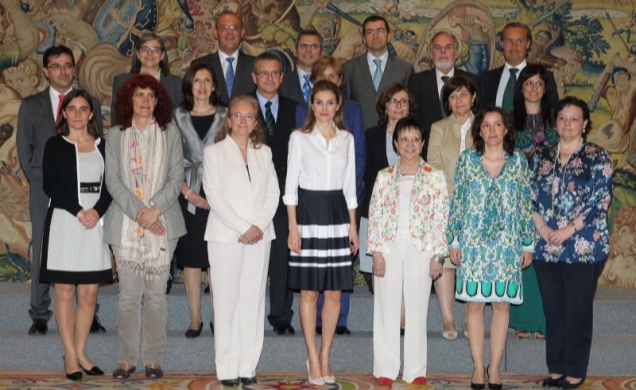 Fotografía de grupo de Su Alteza Real la Princesa de Asturias con una representación de colaboradores médicos e investigadores que forman parte del pr